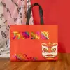 Bolsas de Tela No Tejida con Temática de Fortuna para Regalos de Año Nuevo, Bolsas de Regalo Engrosadas para Tabaco y Alcohol, Bolsas de Regalo de Año Nuevo al por Mayor en Stock
