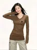 Camiseta quente de manga longa com gola V e ombros caídos para mulheres, novo estilo outono e inverno, casual, versátil, justa ao corpo, valoriza a silhueta, peça básica
