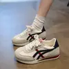 Zapatillas de mujer ligeras súper modernas, nuevo estilo 2026, populares zapatillas deportivas casuales de suela gruesa para aumentar la altura, zapatillas de entrenamiento alemanas para mujer