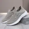 Novedad de Primavera para Mediana Edad y Mayores Casual Transpirables Suela Suave Malla Zapatos de Tela Old Beijing Zapatos de Hombre Antideslizantes Zapatos de Papá