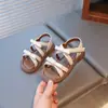 Sandalias para niñas 2025 verano nuevo estilo zapato de princesa con lazo niña pequeña estilo coreano zapato de playa de moda para bebé