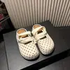 Chinelos femininos de dedo aberto para uso externo, novos sapatos femininos populares e estilosos para o outono de 2026, sapatos casuais versáteis de celebridade da internet Birkenstock