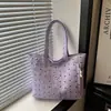 Colección de verano 2026: bolso de hombro para mujer elegante y moderno, con un diseño único, estética minimalista, materiales de alta calidad y un bolso tote de gran capacidad
