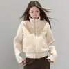 Una chaqueta de punto patchwork esponjosa de color baya silvestre para mujer, top moderno y único de estilo coreano para otoño e invierno.