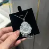 Colgante de Buda de Calcedonia Hielo de Grado Superior con Baño de Plata e Incrustación de Estatua de Buda de Calcedonia Blanco Hielo, Collar de Ágata Hoja de Frijol de Cuatro Estaciones