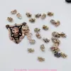 Brincos Personalizados de Caveira Exquisitos, Tachas para Casaco de Couro e Chapéu, Formato de Osso Dourado, Decoração Única para Bolsas e Roupas
