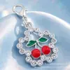 Exquisito colgante de cereza con incrustaciones de diamantes, efecto de goteo de aceite, llavero de fruta realista, accesorios decorativos DIY para bolsos