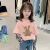 Blusas Infantis com Listras, Novo Estilo de Design Duas Peças, Camiseta Infantil de Manga Longa 100% Algodão, Moda Cartoon de Primavera e Outono para Bebês Meninas