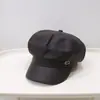 Chapéu de Couro PU Moda Outono/Inverno Estiloso Britânico Liso para Mulheres que Afina o Rosto, Boina Tendência, Chapéu Octogonal