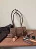 Bolsa Baguete de Mão Flip Top de Luxo Feminina Nova Outono/Inverno 2026 Pequena de Nicho Versátil para o Dia a Dia Bolsa de Ombro Bolsa de Braço