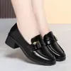 Mocasines Negros de Corte Bajo Estilo Británico Charol Tacón Grueso para Mujer Slip-on para Viajar Zapatos Individuales Hebilla Cuadrada Suela Suave Versátiles Zapatos Individuales