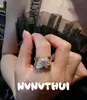 Anillo italiano vintage de flor de loto cepillada con gema Anillo vintage chapado en oro de 18 quilates con hebilla de bloqueo y circonitas