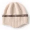 Cashmere Macio e Ceroso Outono e Inverno 2025 Novo Design de Combinação de Cores Unissex Chapéu de Tricô Quente com Proteção para Orelhas e Frio