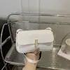 Bolso Pequeño de Moda para Mujer Versión Coreana Bolso Cuadrado Pequeño Versátil Nuevo Otoño 2025 Bolso de Hombro Cerradura Simple Bolso de Moda para Mujer