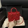 Bolsa de ombro e transversal retrô europeia e americana, moderna e versátil para mulheres, com um toque de luxo leve, vem com um pingente, bolsa de mão, bolsa Boston feminina