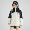 Resistente, totalmente impermeable y reforzada con costuras selladas, esta chaqueta de trabajo es adecuada para su uso como uniforme de trabajo o prenda exterior.. Se puede personalizar con un logo y es un diseño tres en uno desmontable.