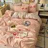 2025 Nuevo Crema Amigable con la Piel Suave Toalla Bordada Juego de Cuatro Piezas Dormitorio Estudiante Cama Sábanas Funda de Edredón Juego de Tres Piezas