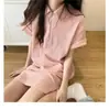 Vestido Estiloso de Punto Waffle con Cuello Polo Corte Recto 2026 Nuevo Verano Color Sólido Simple Juvenil Vestido Corto para Mujer