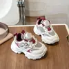 Zapatillas gruesas para niños, nuevo estilo primavera y otoño 2026, zapatos para niños con botón giratorio, zapatos casuales y deportivos transpirables para niñas con suela blanda.