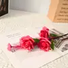 Flor Artificial Rosa de Três Cabeças Flor de Junco Decoração de Casamento Arranjo de Flores Suprimentos para Casamento Flor de Seda com Folhas Enfeites de Mesa