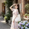 Descanso para el Té Estilo Francés Vestido Morado Floral Suave y Elegante para Mujer