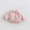 Bonita chaqueta acolchada tipo puffer para niñas, abrigo de algodón para niños de invierno 2026, diseño de hongo bordado para bebé, prenda exterior engrosada, zdw6716