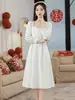 Vestido Blanco de Registro de Certificado, Vestible para el Día a Día, Elegante Accesible de Lujo, Nicho Clásico, Vestido de Compromiso de Otoño