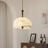 Araña de dormitorio vintage estilo francés con un toque retro y sofisticado, adecuada para sala de estar y comedor, con pantalla de tela de doble capa y cable colgante