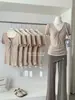 Camiseta de Manga Corta con Cuello en V Retorcido Estilo Coreano para Mujer 2026, Verano Rejuvenecedor Elegante Ajustada Top de Hombro
