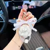 Chaveiro de Camélia com Borda de Diamante Estilo Francês de Luxo Leve com Cordão de Cristal e Pingente de Laço para Bolsa, Ornamento Exquisito para Mulheres