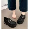 Mocassins com Fivela Retro Femininos 2026 Novo Outono Sapatos com Pequeno Aumento de Altura e Solado Grosso Confortáveis Versáteis Sapatos Pequenos de Couro