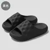 Pantuflas caseras súper suaves y cómodas con decoración de dibujos animados y suelas gruesas antideslizantes, adecuadas para que las usen parejas en el baño o al aire libre, sandalias populares en línea