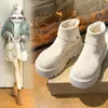 Nuevas botas de invierno de suela gruesa para aumentar la altura con puños para mujeres petite, cálidas botas de nieve acolchadas de algodón 2026 con suelas de plataforma y cremallera trasera
