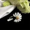Joyería europea y americana KS anillo de apertura de margarita pequeña anillo de flor de esmalte blanco dulce y fresco con el mismo estilo