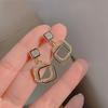 Pendientes retro vintage de la época medieval, de entrada de nicho, de lujo, de alta gama, de moda, estilo cortesano, elegantes pendientes de perlas.