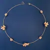 Nuevo Collar de Trébol de la Suerte para Mujer Moda Francesa Trabajadora de Oficina Sentido de Alta Gama Tamaño Diamante Cadena de Collar de Flor en la Clavícula