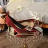 Fivela Quadrada com Strass Sapatos de Casamento Vermelhos para Mulheres Madrinhas Noivas Bico Fino Salto Agulha Alto 7CM Salto Agulha Alto
