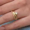 Anillo de Pareja Sanjie Más Vendido Chapado en Oro de 18k Moda Transfronteriza Europea y Americana Anillo de Conjunto de Tres Anillos Incrustado con Circonita