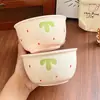Tigela Cerâmica Irregular com Duas Alças de Morango, Tigela de Arroz Fofa, Prato Redondo, Conjunto de Louça de Alto Valor, Cor Sob Esmalte para Uso Doméstico de Meninas