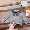 Conjunto de Dos Piezas para Niña: Top Rayado con Cuello de Muñeca y Pantalones de Campana, Nuevo Estilo Casual para Primavera/Otoño 2026, Atuendo Infantil