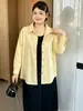 Camisa casual feminina plus size de cor sólida com colarinho, coleção outono 2026, versátil e estilosa para o trabalho ou uso diário