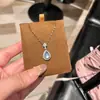 Collar de acero de titanio con colgante de gota de agua de circón brillante de moda para mujer, diseño único, exquisito accesorio de cadena para la clavícula