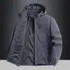 Chaqueta de trabajo holgada para hombre para ir al trabajo y viajar, una prenda exterior versátil y moderna para primavera y otoño, diseñada para crear una silueta estilizada