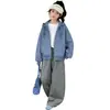 Conjunto de Ropa para Niñas Otoño Invierno 2026 Estilo Nuevo Niños Medianos y Grandes Moda Elegante Sudadera con Capucha de Felpa Plus Pantalones Grises Conjunto