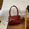 Este año, las bolsas grandes para axilas están de moda.. Aquí están los nuevos estilos de primavera/verano 2026: bolsos tote y bandoleras elegantes y a la moda con un aspecto de alta gama