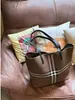 2026 Nueva Bolsa Tote de Gran Capacidad para Viajes Casual Versátil de Hombro Único Bolsa Grande de Compras Rayada Bolso de Mano Grande para Mujer