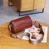 Vintage Top Layer Vegetal Tanned Cowhide Cylindrical Bag High-grade Couro genuíno ombro Bolsa das mulheres óleo cera Cowhide Messenger Bag 9250
