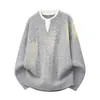Otoño Invierno 2026 Nuevo Suéter Casual con Capucha Falso de Dos Piezas para Hombre Juventud Holgado Casual Chaqueta Tejida