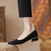 2026 Primavera y Otoño Nuevo Estilo Punta Fina Boca Baja Elegante Suela Suave Tacones Altos Negros Tacón Medio Zapatos de Trabajo Tacón Grueso Zapatos de Salón para Mujer