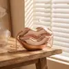 Bolso de Mujer Rojo Labio Personalizado de Charol 2025 Nuevo Bolso de Hombro de Moda Bolso Cruzado Bolso Pequeño con Cadena Metálica